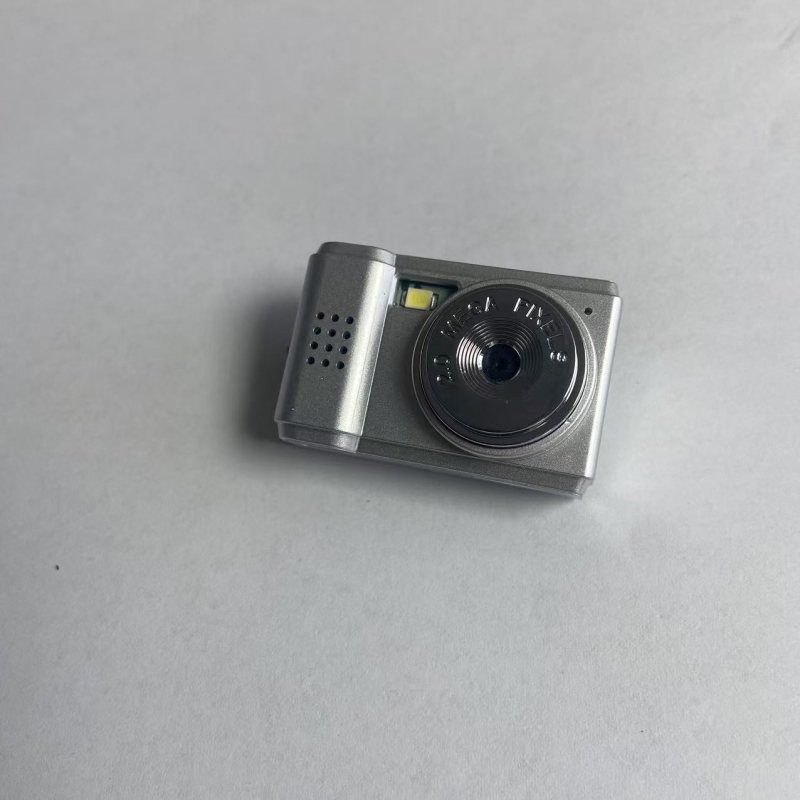Digitalni fotoaparat s širokokutnim retro dizajnom, model S5, 1,5-inčni LCD, TF kartica, trajanje baterije 60 minuta