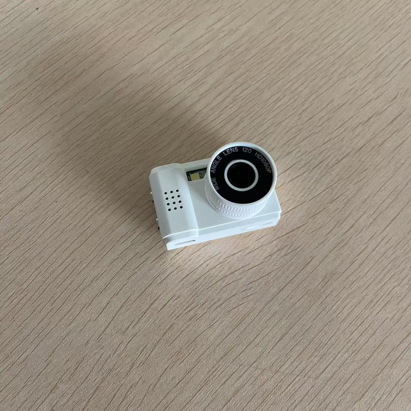 Digitalni fotoaparat s širokokutnim retro dizajnom, model S5, 1,5-inčni LCD, TF kartica, trajanje baterije 60 minuta