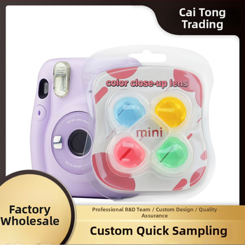 Polaroid Mini 11 objektyvo priedai: priekinis keturių spalvų filtras, nuimamas veidrodinis objektyvas