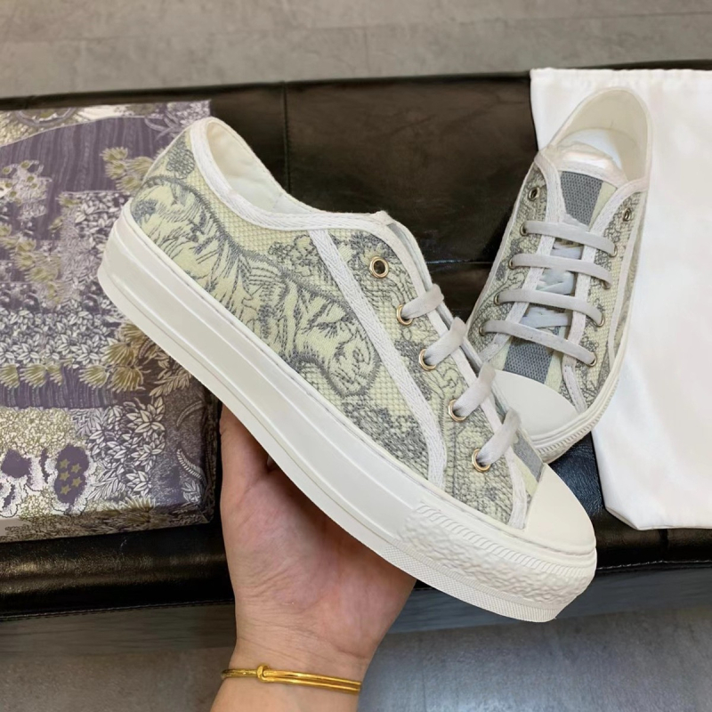 Siuvinėti drobės bateliai, žemas viršus, raišteliai, kvėpuojantys, guma padas