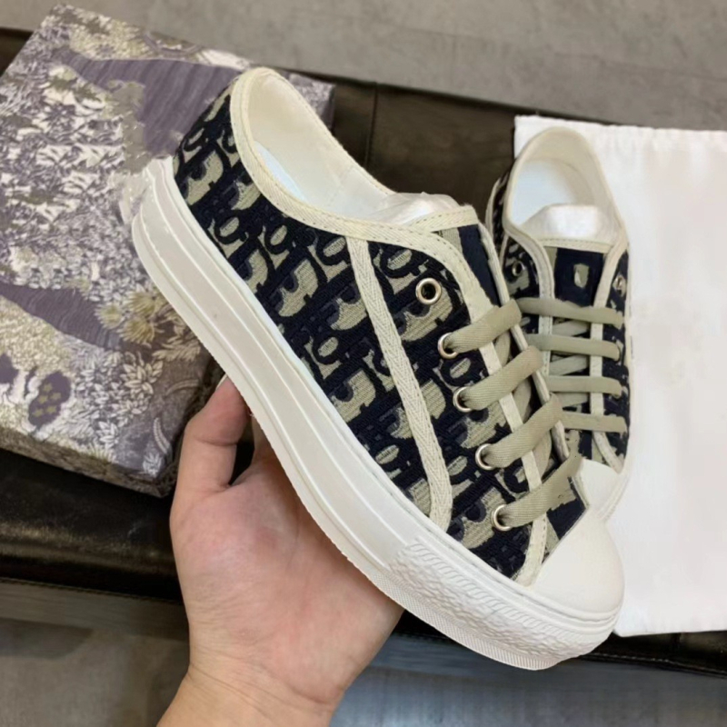 Siuvinėti drobės bateliai, žemas viršus, raišteliai, kvėpuojantys, guma padas