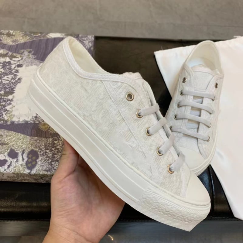 Siuvinėti drobės bateliai, žemas viršus, raišteliai, kvėpuojantys, guma padas