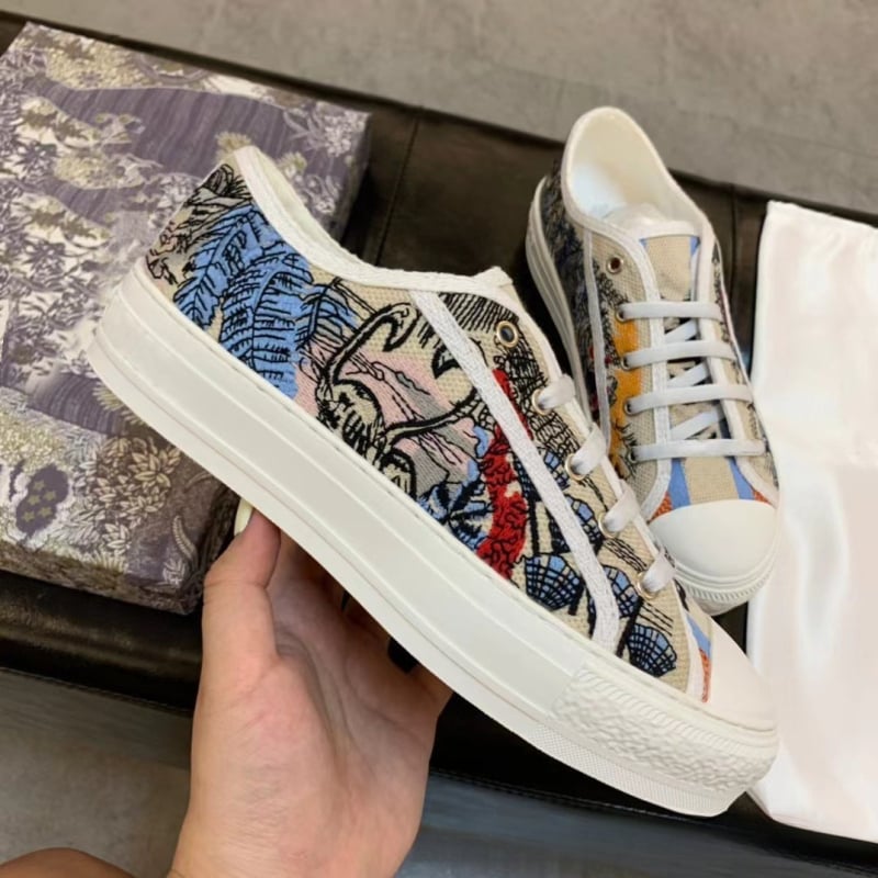 Siuvinėti drobės bateliai, žemas viršus, raišteliai, kvėpuojantys, guma padas