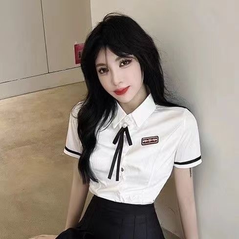 Unisex komplet uniformi za kozmetičare s kragnom od krzna i košulom, rukavi 3/4, tkanina od spandex smjese ispod 30%, hlače duljine pet četvrtina, stil stewardess