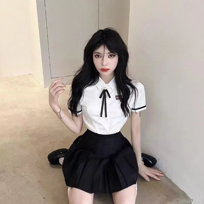 Unisex komplet uniformi za kozmetičare s kragnom od krzna i košulom, rukavi 3/4, tkanina od spandex smjese ispod 30%, hlače duljine pet četvrtina, stil stewardess