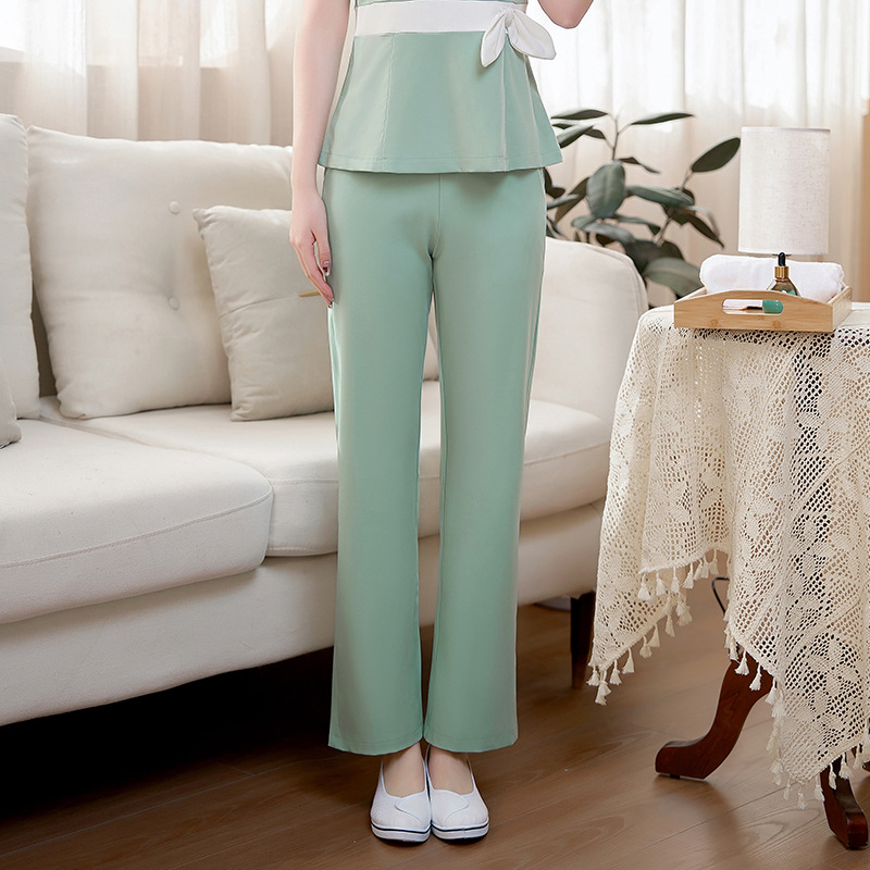 Ženská uniforma do kozmetického salónu – rýchloschnúci materiál, zmes polyesteru a elastanu, krátke rukávy, kruhový výstrih, nohavice