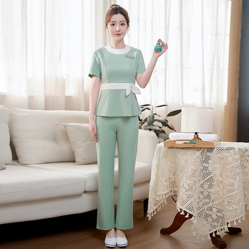 Ženská uniforma do kozmetického salónu – rýchloschnúci materiál, zmes polyesteru a elastanu, krátke rukávy, kruhový výstrih, nohavice