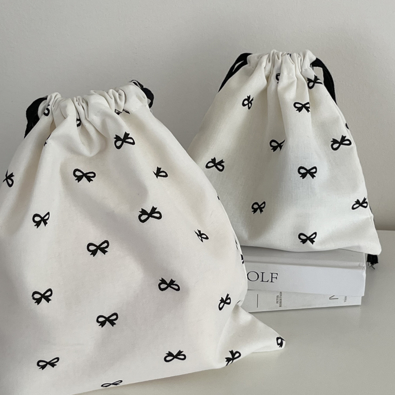 Torbica s vezicama i otiskom leptira, pamuk materijal, model LY-611 – višenamjenski organizator za kozmetiku na putovanja