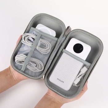 Multifunkciós adatkábel-tároló táska, kézitáska-stílus, anyag Oxford vászon + EVA, kis egyrétegű kialakítás, méretei 20,5×11×5 cm, súlya 90 g, utazáshoz ideális