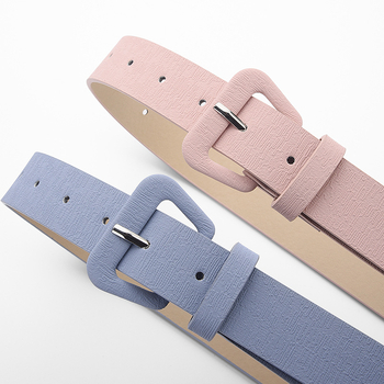 Moteriška PU odos diržas su lydinio sagtimi – paprastos, universalaus stiliaus; užsegimas sagtelės; plotis 2–4 cm