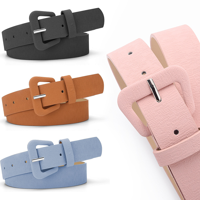 Moteriška PU odos diržas su lydinio sagtimi – paprastos, universalaus stiliaus; užsegimas sagtelės; plotis 2–4 cm