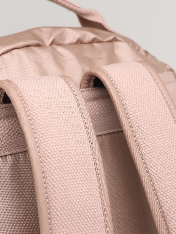 Ruksak - gradska jednostavnost, poliester, najlonska podstava, pretinac za prijenosno računalo, zatvarač, unutarnji džepovi