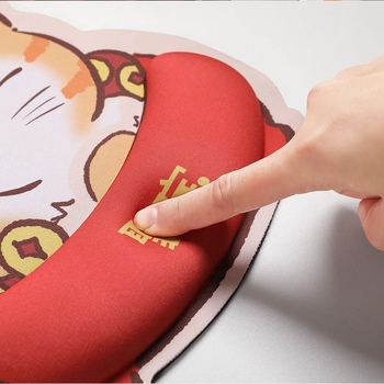 Padă mică pentru mouse cu sprijin pentru încheietură - cauciuc natural, suprafață prietenoasă cu calculatorul, design prin transfer de căldură, covoraș de birou în stil desen animat