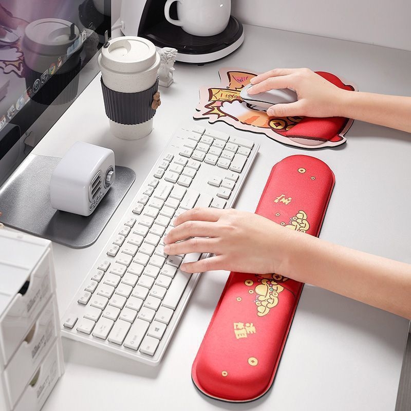 Padă mică pentru mouse cu sprijin pentru încheietură - cauciuc natural, suprafață prietenoasă cu calculatorul, design prin transfer de căldură, covoraș de birou în stil desen animat