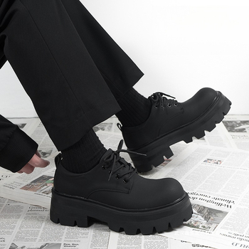 Meeste derby kingad paksu tallaga kõrguse suurendamiseks – matt viimistlus, pealne mikrofiibernahk, kummist talla, ees nöörimine