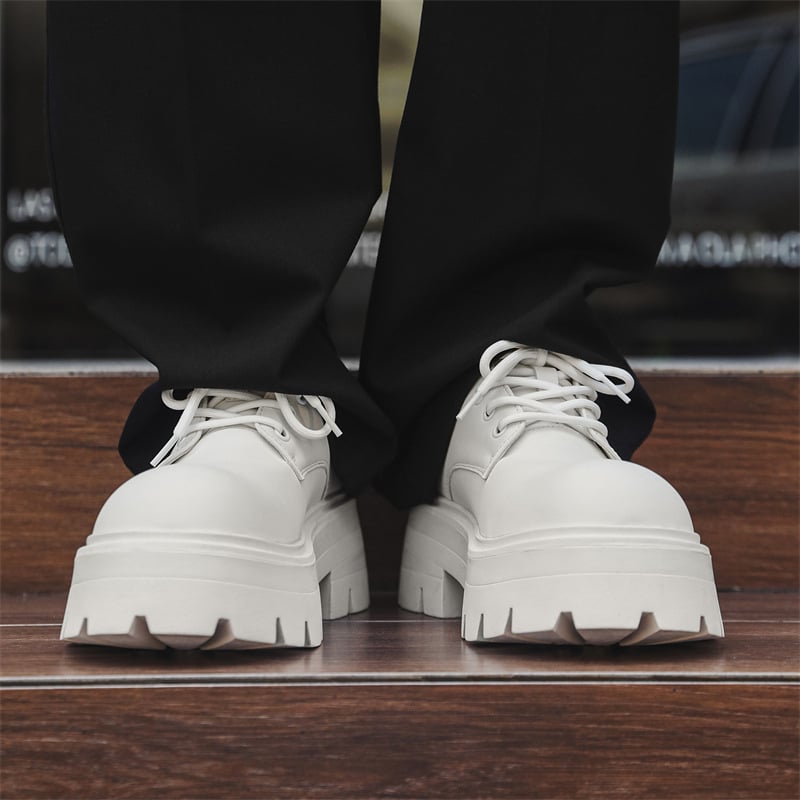 Meeste derby kingad paksu tallaga kõrguse suurendamiseks – matt viimistlus, pealne mikrofiibernahk, kummist talla, ees nöörimine