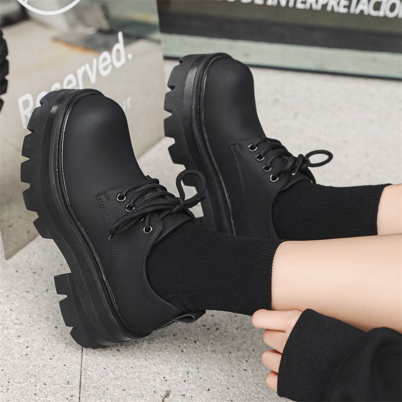 Meeste derby kingad paksu tallaga kõrguse suurendamiseks – matt viimistlus, pealne mikrofiibernahk, kummist talla, ees nöörimine