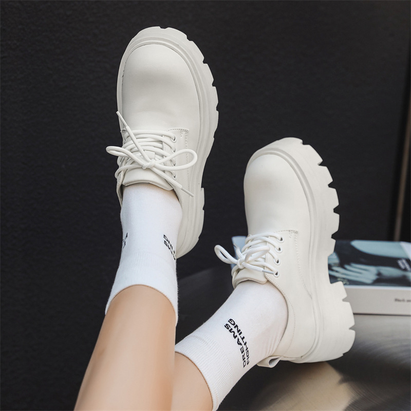 Meeste derby kingad paksu tallaga kõrguse suurendamiseks – matt viimistlus, pealne mikrofiibernahk, kummist talla, ees nöörimine