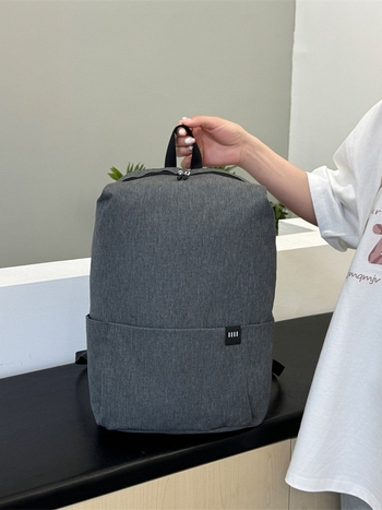 Unisex ruksak od Oxford tkanine, vodootporan, prozračan, kapacitet do 20 L.