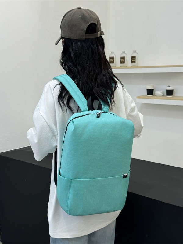 Unisex ruksak od Oxford tkanine, vodootporan, prozračan, kapacitet do 20 L.