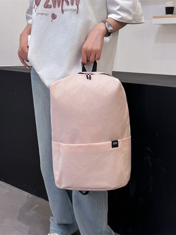 Unisex ruksak od Oxford tkanine, vodootporan, prozračan, kapacitet do 20 L.