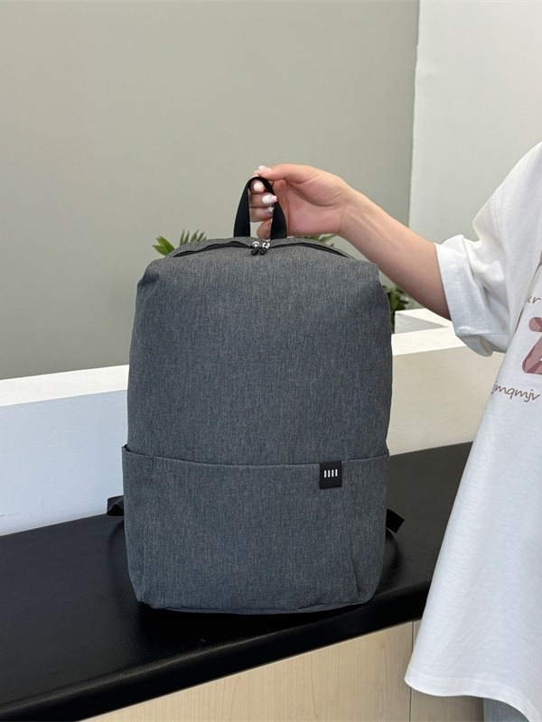 Unisex ruksak od Oxford tkanine, vodootporan, prozračan, kapacitet do 20 L.