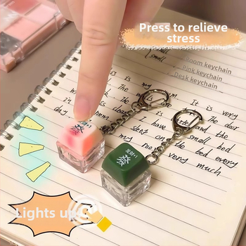 Valgustatud klaviatuuri võtmehoidja, plastikust materjal, moods minimalistlik stiil, aksessuaarid ja ripatsid