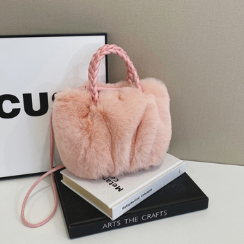 Torba za rame — pliš materijal, cilindrični oblik, magnetni zatvarač, podstava od poliestra, gradski jednostavan stil