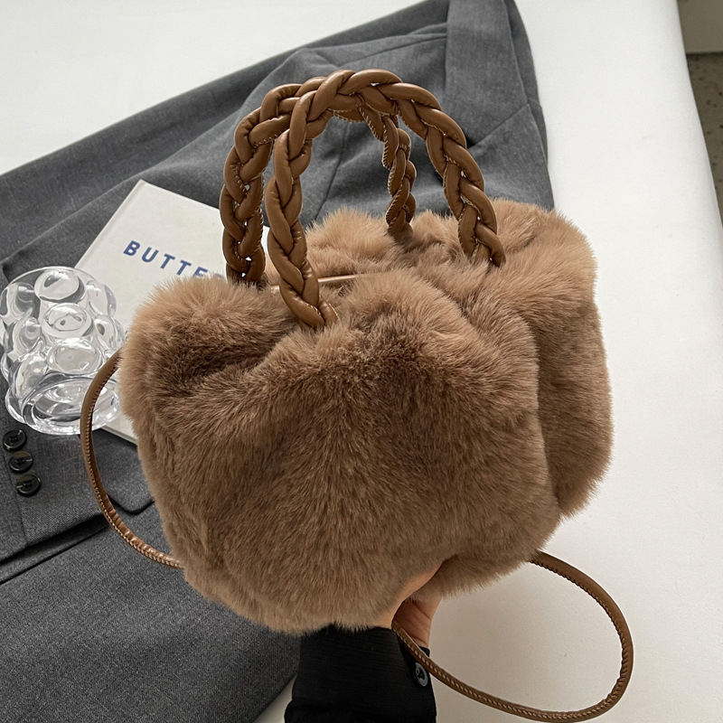 Torba za rame — pliš materijal, cilindrični oblik, magnetni zatvarač, podstava od poliestra, gradski jednostavan stil