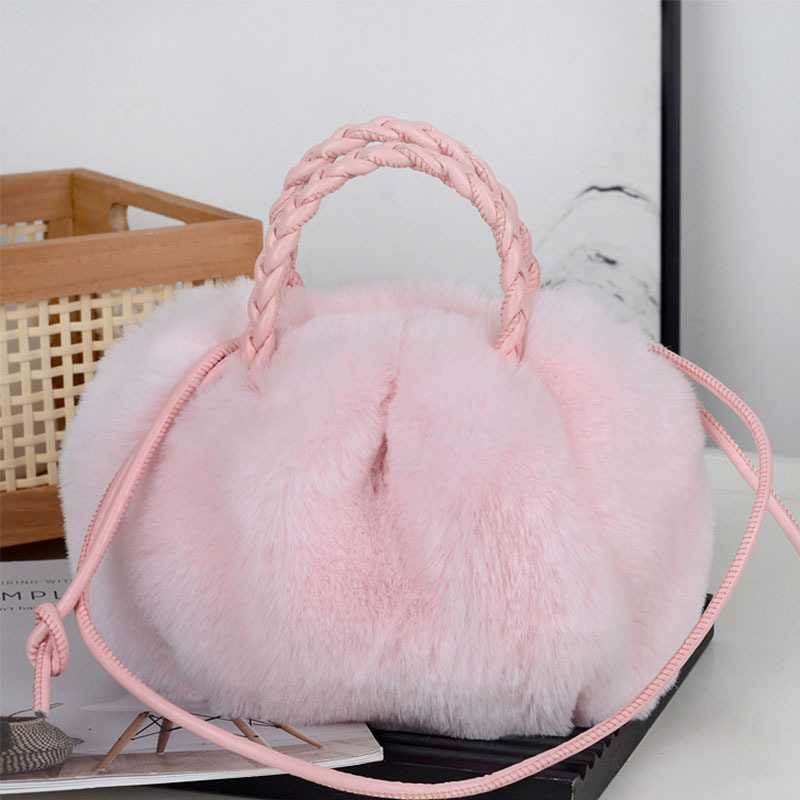 Torba za rame — pliš materijal, cilindrični oblik, magnetni zatvarač, podstava od poliestra, gradski jednostavan stil