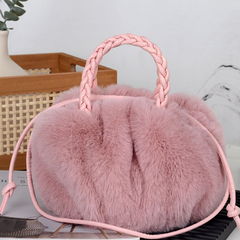 Torba za rame — pliš materijal, cilindrični oblik, magnetni zatvarač, podstava od poliestra, gradski jednostavan stil