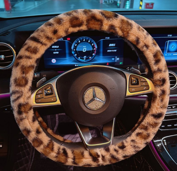 Navlaka za volan automobila – leopard uzorak, zimska upotreba, univerzalni način ugradnje, šiveno strojem