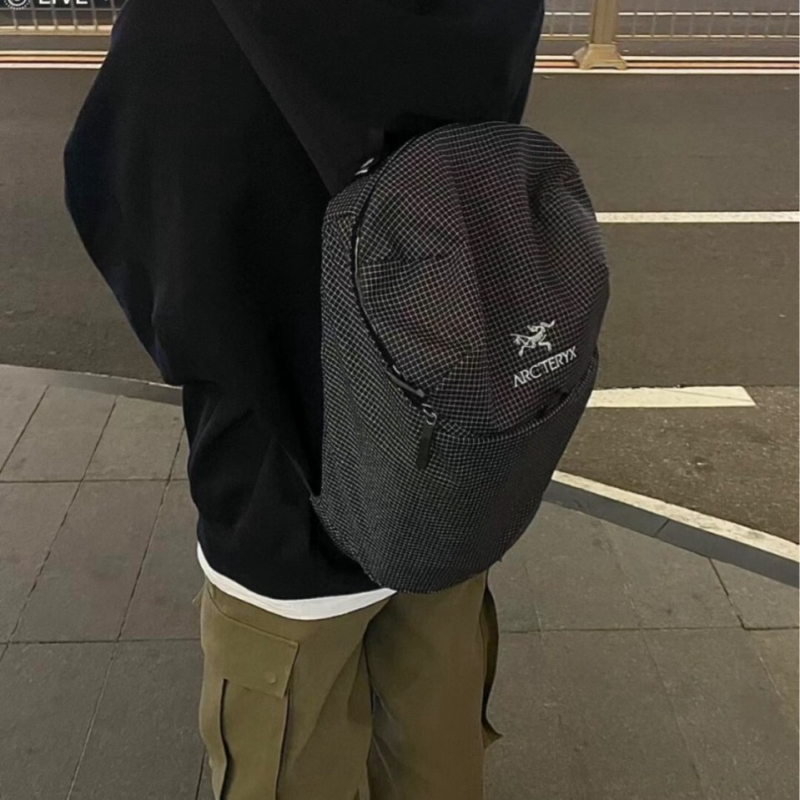 Rucsac unisex din nylon pentru outdoor, capacitate 15L, buzunar pentru laptop de 10 inch, ușor și multifuncțional