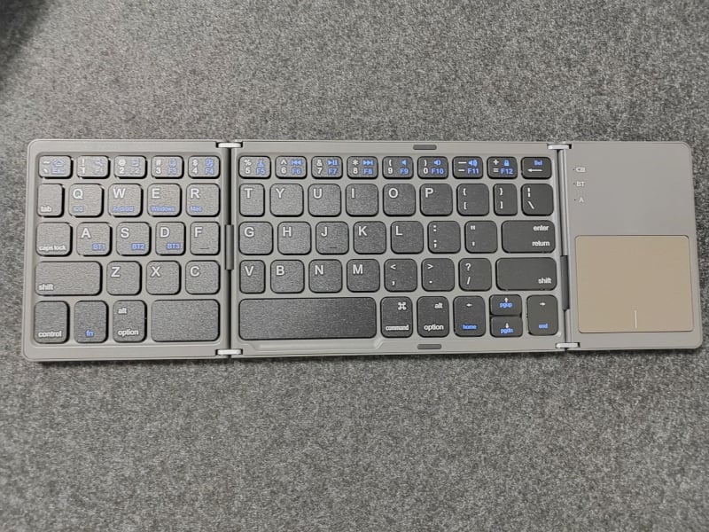 Сгъваема Bluetooth клавиатура с допир B033 PLUS – Bluetooth връзка, обхват 10 м, възможност за персонализация