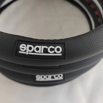 Bőrből készült kormánykerékborítás hímzéssel, négy évszakos univerzális illeszkedés, gépi varrással készítve, egyszerű felhelyezés