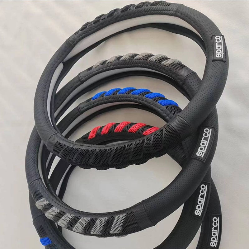 Bőrből készült kormánykerékborítás hímzéssel, négy évszakos univerzális illeszkedés, gépi varrással készítve, egyszerű felhelyezés