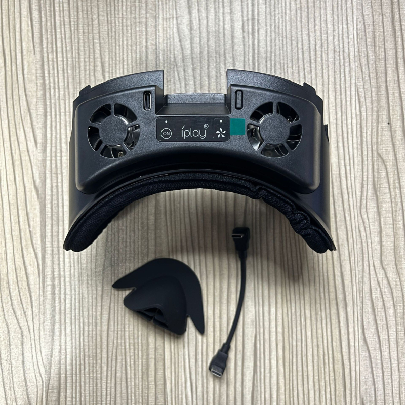 VR rashladni ventil za Meta Quest 3 s RGB svjetlima i maskom za zatamnjivanje — ABS kućište, USB-C sučelje, 178 g, uključuje RGB kućicu za hlađenje naoala, spužastu podlogu, masku za nos, kabel za napajanje