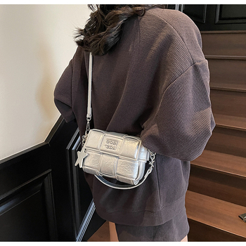 PU materijal crossbody torba kvadratnog oblika, vodoravna, sa zatvaračem i džepom za telefon