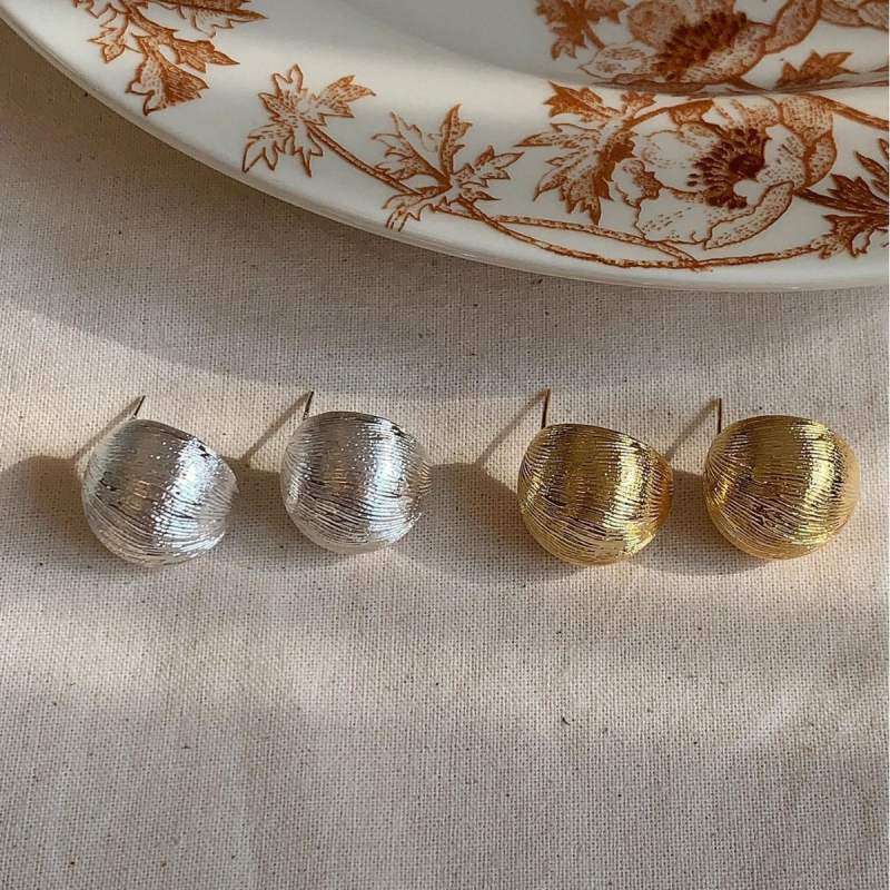Naušnice – bakrena osnova, postovi od srebra 925, geometrijski minimalistički dizajn, elektroplatinirani završni premaz, inspirirano japansko-korejskim stilom