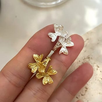 Fülbevalók matt fém virággal, geometriai design, elektroplakálás felület, nyár 2021