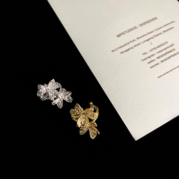 Fülbevalók matt fém virággal, geometriai design, elektroplakálás felület, nyár 2021