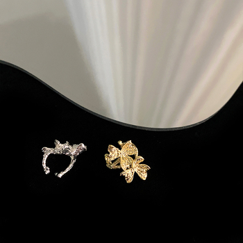 Fülbevalók matt fém virággal, geometriai design, elektroplakálás felület, nyár 2021