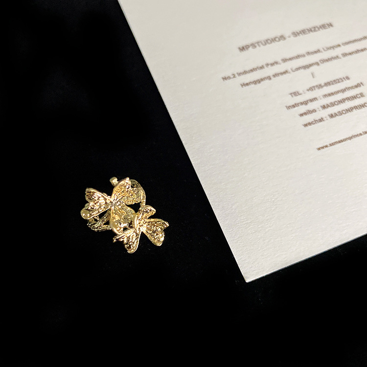 Fülbevalók matt fém virággal, geometriai design, elektroplakálás felület, nyár 2021