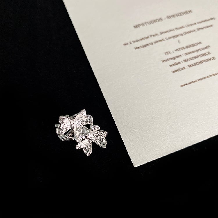 Fülbevalók matt fém virággal, geometriai design, elektroplakálás felület, nyár 2021