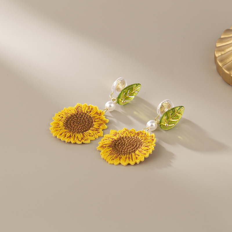 Обeци - слънчогледов текстилен дизайн, материал: плат, щипки за уши с москитна спирала, пасторален стил, свеж и сладък, за жени