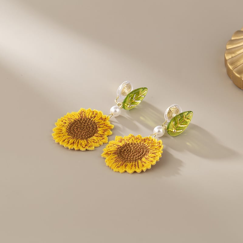 Обeци - слънчогледов текстилен дизайн, материал: плат, щипки за уши с москитна спирала, пасторален стил, свеж и сладък, за жени