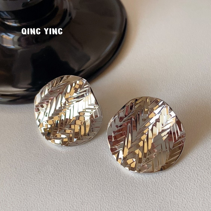 Nepravilnog oblika metalne naušnice s efektom usitnjenog leda, pozlaćeni bakar, geometrijski oblik, francuski stil