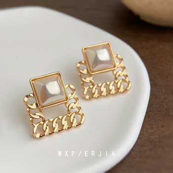 Френски ретро стил: квадратни ушни клипове с перла, позлатена медна сплав, геометричен дизайн, вдъхновен от москитна спирала