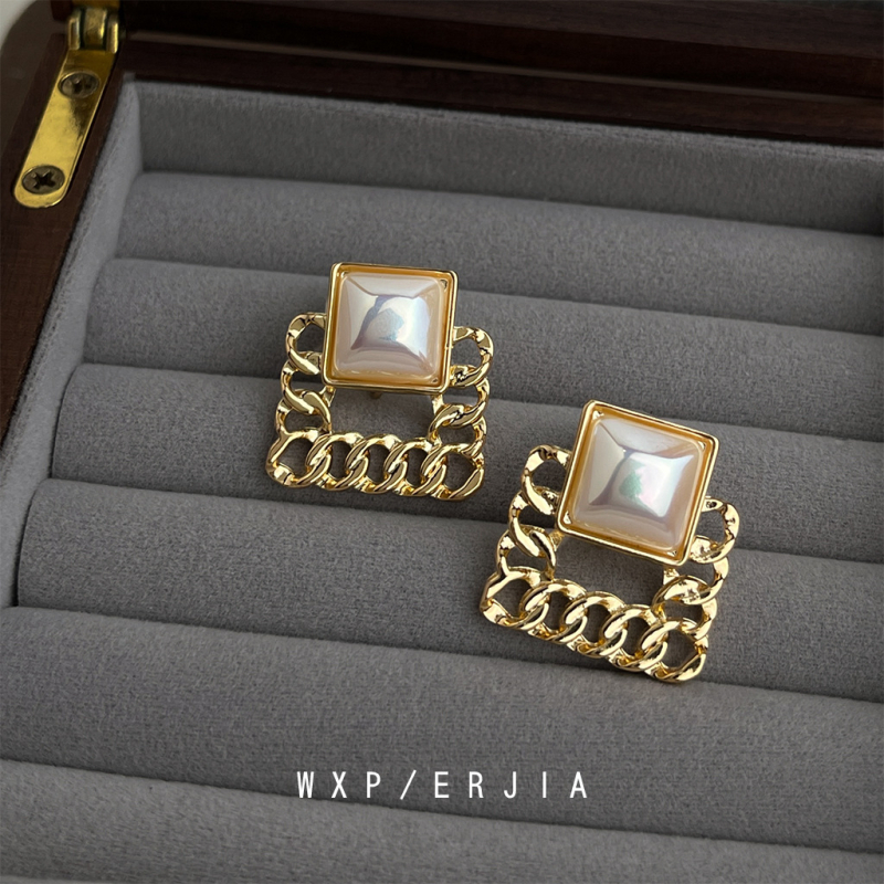 Френски ретро стил: квадратни ушни клипове с перла, позлатена медна сплав, геометричен дизайн, вдъхновен от москитна спирала