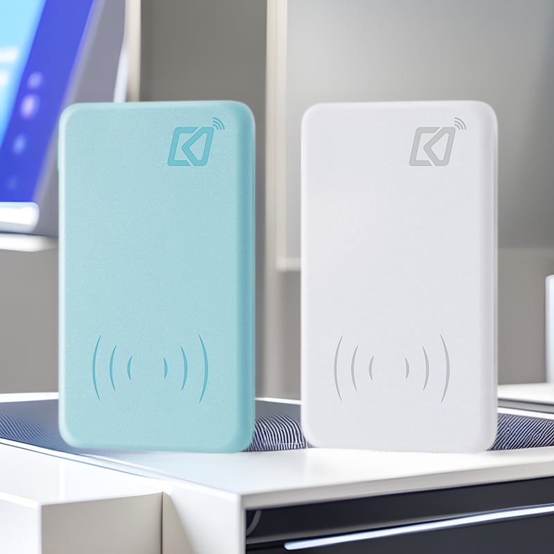Copykey érintés nélküli kártyaolvasó ID/IC kártyákhoz, 125kHz-13.56MHz, tápellátás: lítium akkumulátor/USB